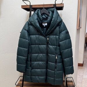 NWT DKNY Deep Green hooded water resistant pufferJacket.